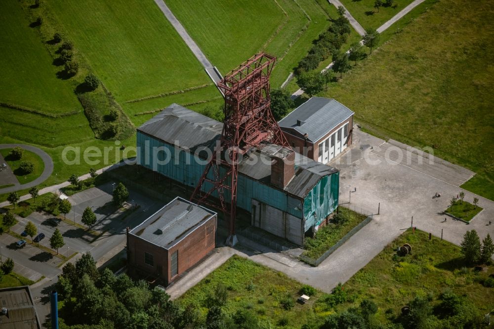 Aerial image Gelsenkirchen - Conveyors and mining pits at the headframe Zeche Consolidation 3 on Consolstrasse in Gelsenkirchen at Ruhrgebiet in the state North Rhine-Westphalia, Germany