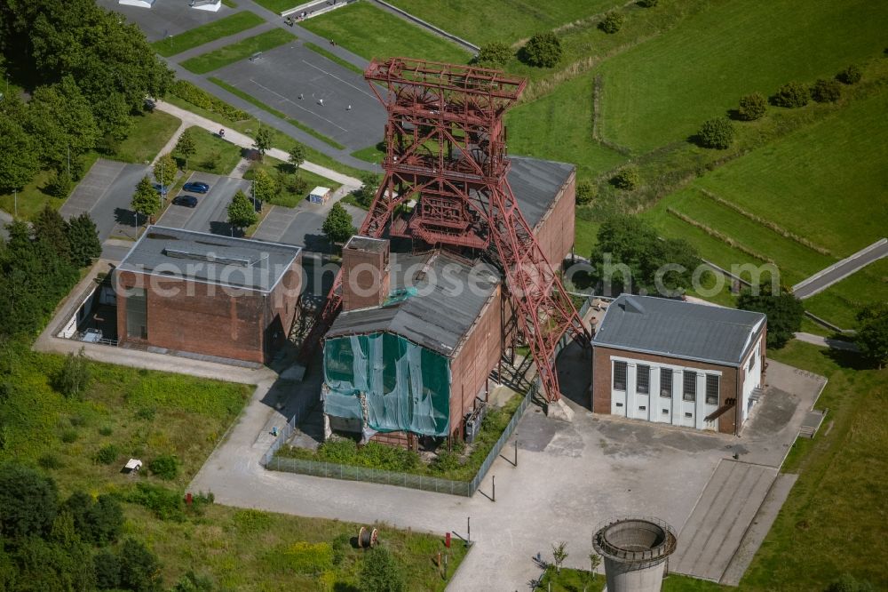 Aerial photograph Gelsenkirchen - Conveyors and mining pits at the headframe Zeche Consolidation 3 on Consolstrasse in Gelsenkirchen at Ruhrgebiet in the state North Rhine-Westphalia, Germany