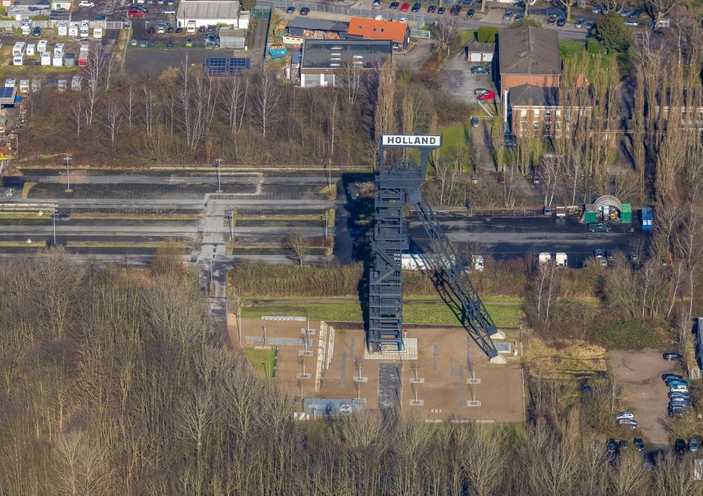 Bochum from above - Conveyors and mining pits at the headframe of Zeche Holland on Emil-Weitz-Strasse in the district Wattenscheid in Bochum in the state North Rhine-Westphalia, Germany