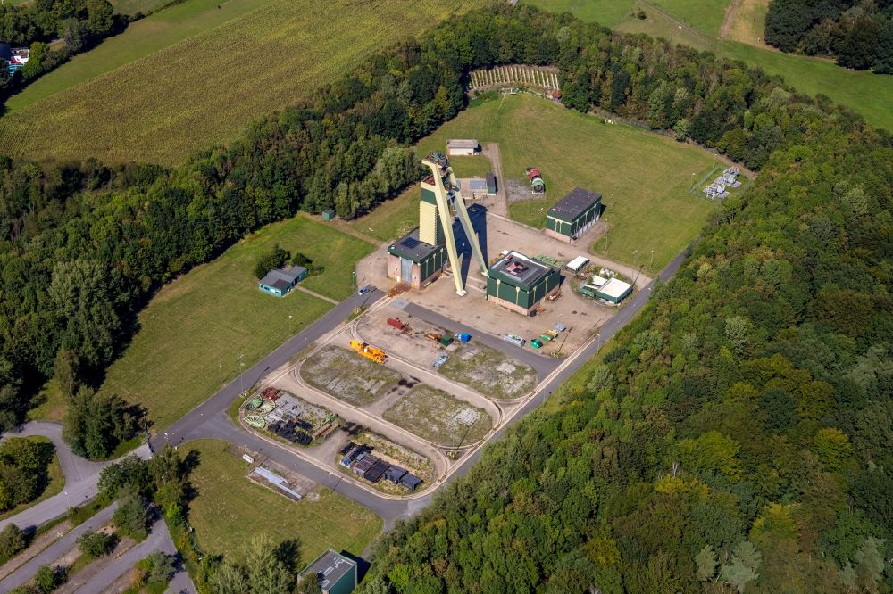 Hünxe from the bird's eye view: Conveyors and mining pits at the headframe Zeche Lohberg Schacht Huenxe in Huenxe in the state North Rhine-Westphalia, Germany