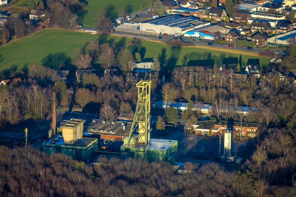 Aerial image Bottrop - Conveyors and mining pits at the headframe Zeche Prosper Schacht 9 on Vossundern in the district Kirchhellen in Bottrop in the state North Rhine-Westphalia, Germany