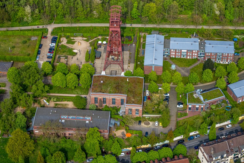 Aerial image Essen - Conveyors and mining pits at the headframe of Zeche Zollverein - Schacht 3 - 10 in the district Katernberg in Essen at Ruhrgebiet in the state North Rhine-Westphalia, Germany