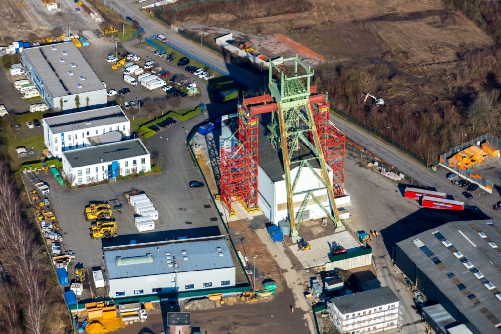 Aerial photograph Bochum - Conveyors and mining pits at the headframe formerly Zeche Robert Mueser on Von-Waldthausen-Strasse in the district Werne in Bochum in the state North Rhine-Westphalia, Germany