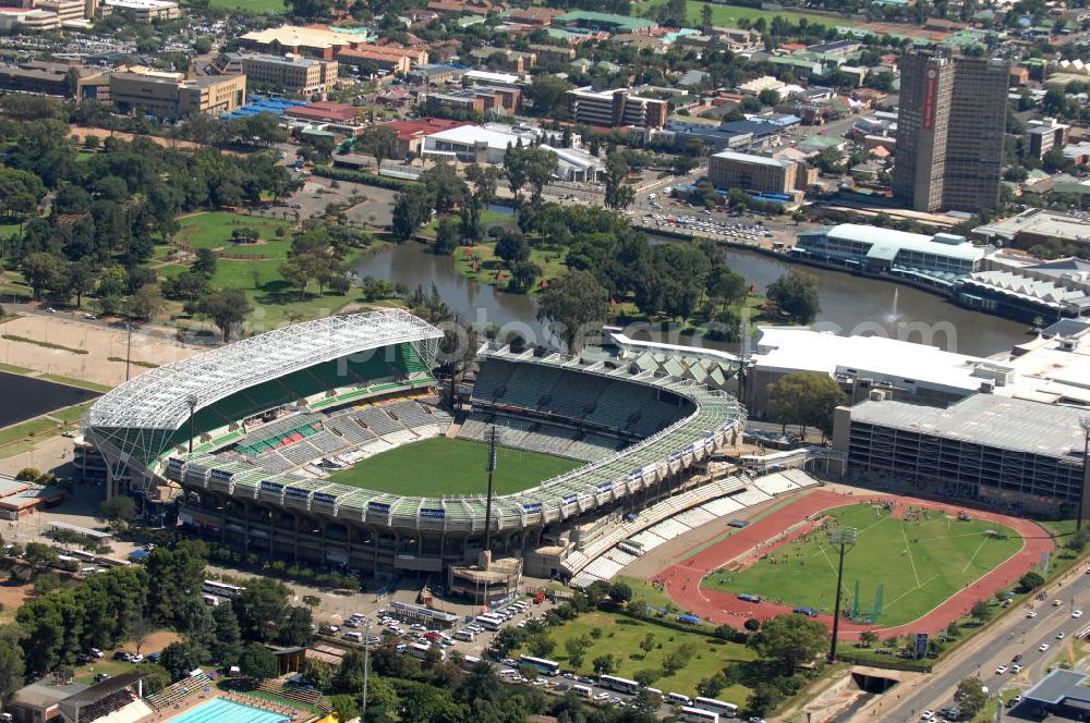Bloemfontein from above - Blick auf das Free State Stadion im Zentrum von Bloemfontein in Südafrika vor der Fußball-Weltmeisterschaft. View of the Free State Stadium in Bloemfontein in South Africa for the FIFA World Cup 2010.