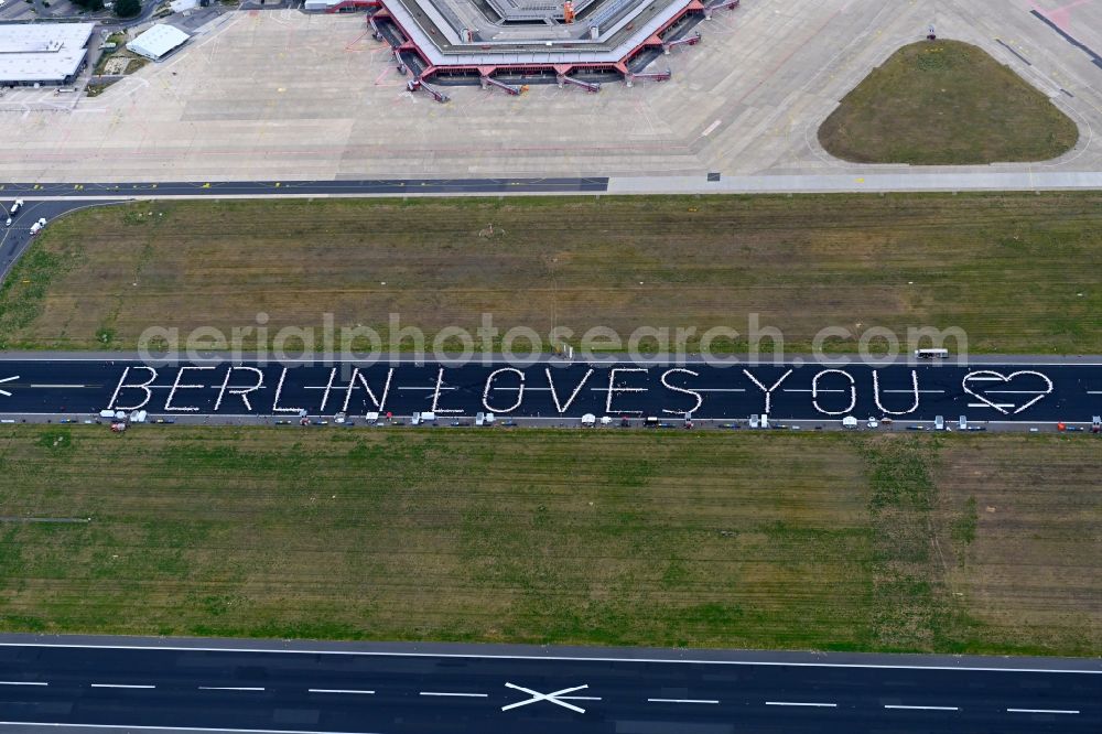 Berlin from the bird's eye view: Freedom Dinner on the blocked runway with a table arrangement to form letters of the words BERLIN LOVES YOU on the grounds of the former airport in the Tegel district in Berlin, Germany