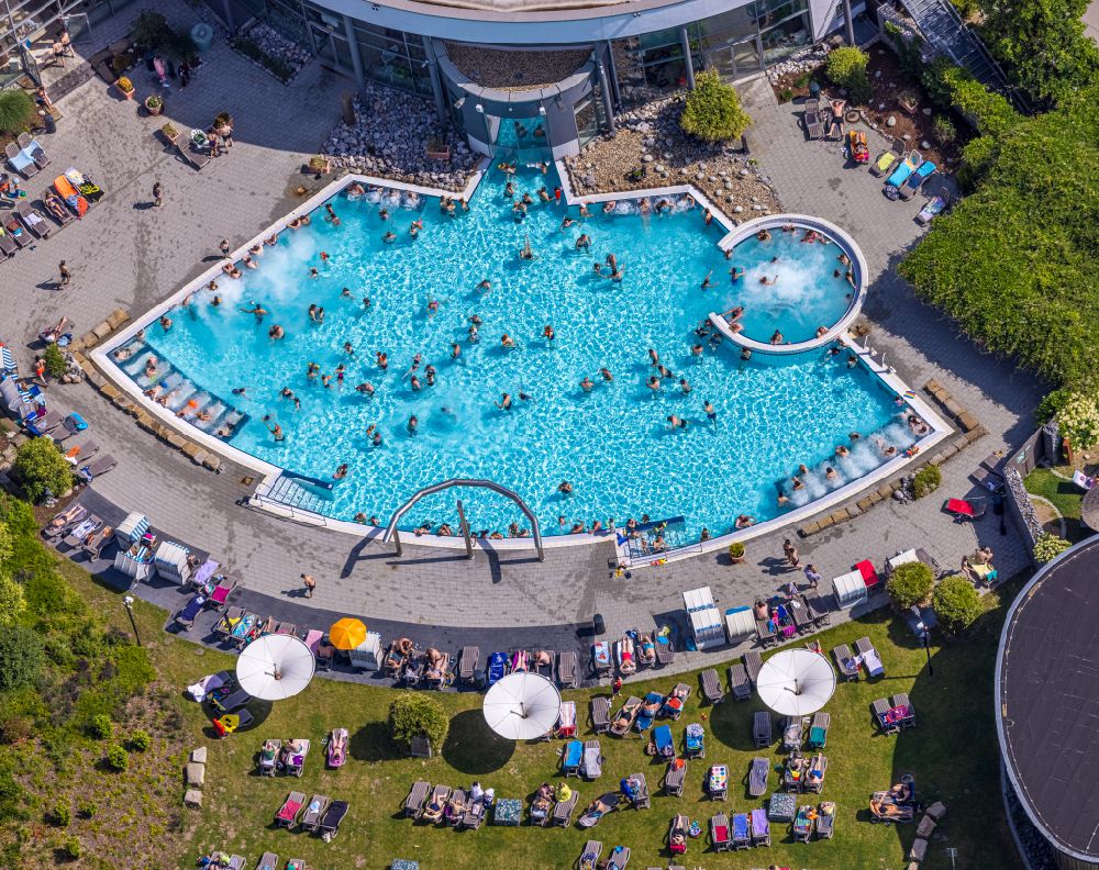 Hamm from above - Outdoor pool of the Erlebnistherme Maximare Bad Hamm GmbH on Juergen-Graef-Allee in Hamm in the state North Rhine-Westphalia