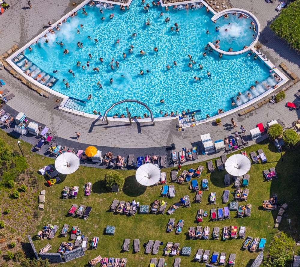 Hamm from the bird's eye view: Outdoor pool of the Erlebnistherme Maximare Bad Hamm GmbH on Juergen-Graef-Allee in Hamm in the state North Rhine-Westphalia