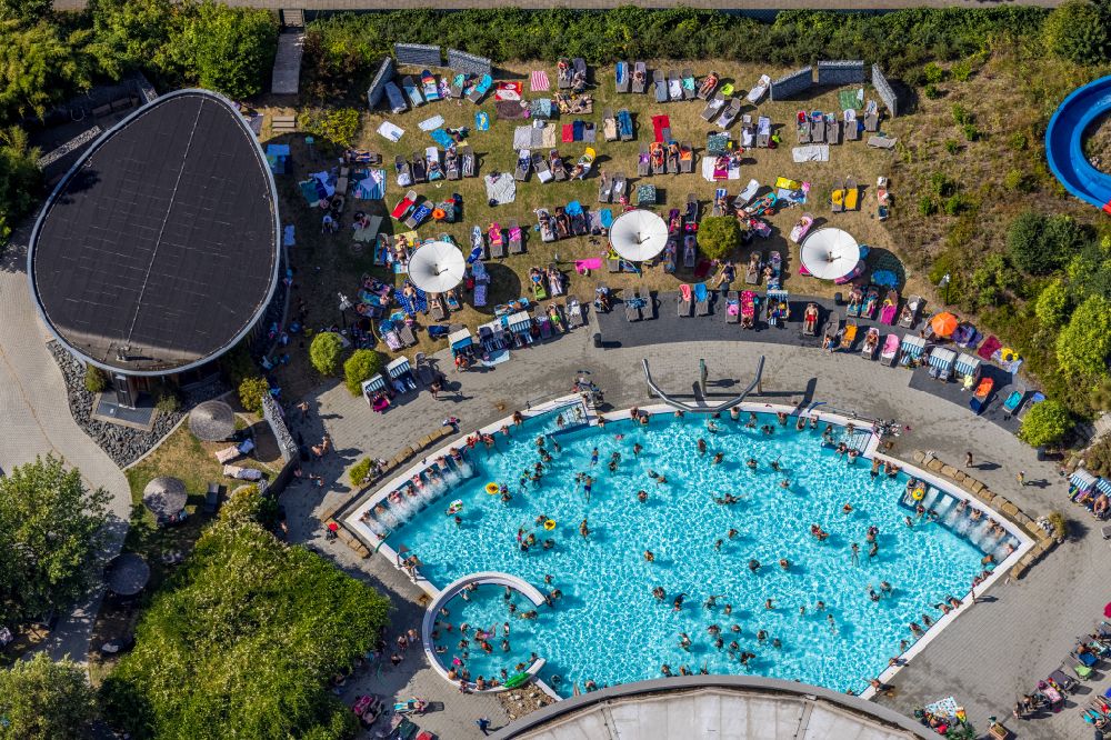 Aerial photograph Hamm - Outdoor pool of the Erlebnistherme Maximare Bad Hamm GmbH on Juergen-Graef-Allee in Hamm in the state North Rhine-Westphalia