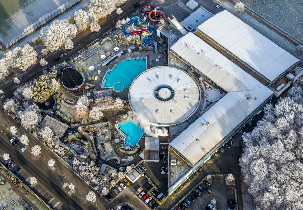 Aerial photograph Hamm - Outdoor pool of the Erlebnistherme Maximare Bad Hamm GmbH on Juergen-Graef-Allee in Hamm in the state North Rhine-Westphalia