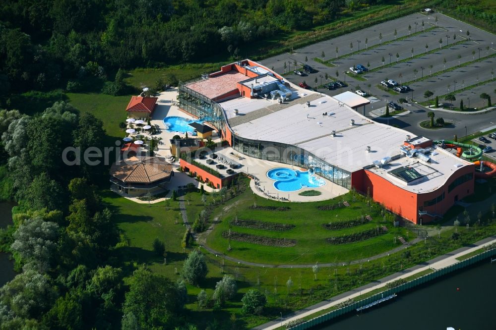 Aerial photograph Werder (Havel) - Spa and swimming pool at the swimming pool of Recreation Havel-Therme Zum Grossen Zernsee in Werder (Havel) in the state Brandenburg, Germany