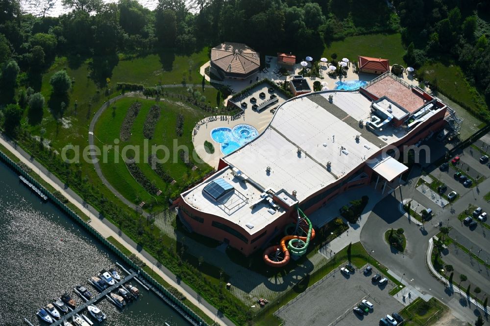 Aerial image Werder (Havel) - Spa and swimming pool at the swimming pool of Recreation Havel-Therme Zum Grossen Zernsee in Werder (Havel) in the state Brandenburg, Germany