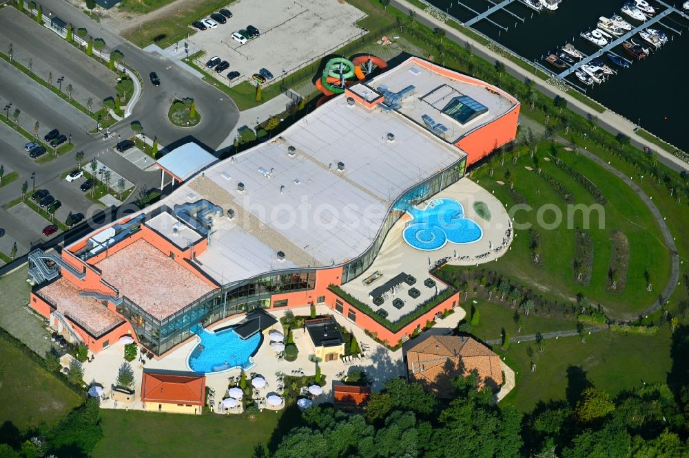 Aerial photograph Werder (Havel) - Spa and swimming pool at the swimming pool of Recreation Havel-Therme Zum Grossen Zernsee in Werder (Havel) in the state Brandenburg, Germany