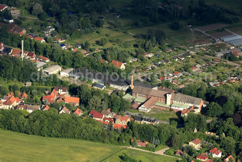 Aerial image Plaue - The Free Profession Training Institute FBBI is established in the street Am Spring in Plaue in Thuringia. In this educational institution of learning disabled and disadvantaged young people are prepared for an occupation. To the school is a boarding school. In the environment of the device are small gardens