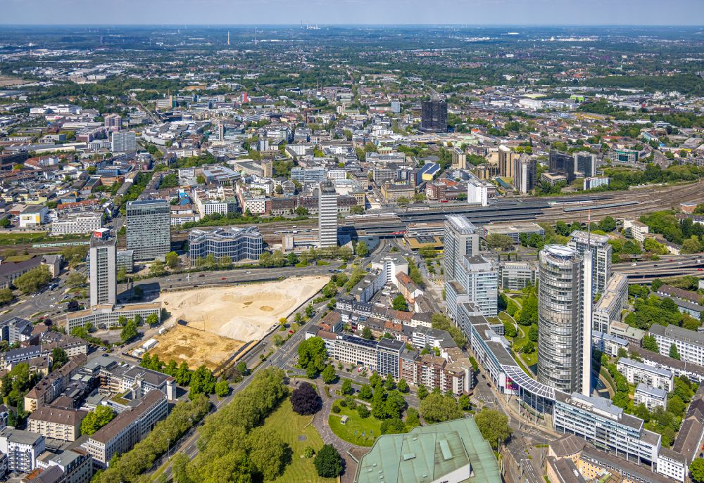 Essen from above - Open space on the Huyssenallee in the district Suedviertel in Essen in the Ruhr area in the state North Rhine-Westphalia, Germany