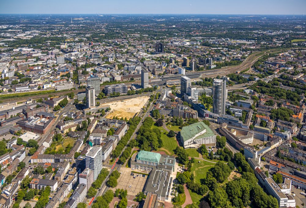 Aerial image Essen - Open space on the Huyssenallee in the district Suedviertel in Essen in the Ruhr area in the state North Rhine-Westphalia, Germany