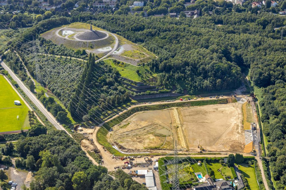 Aerial image Gelsenkirchen - Exposed ground of the water reservoir and retention basin on Hollandstrasse in Gelsenkirchen in the Ruhr area in the state of North Rhine-Westphalia, Germany