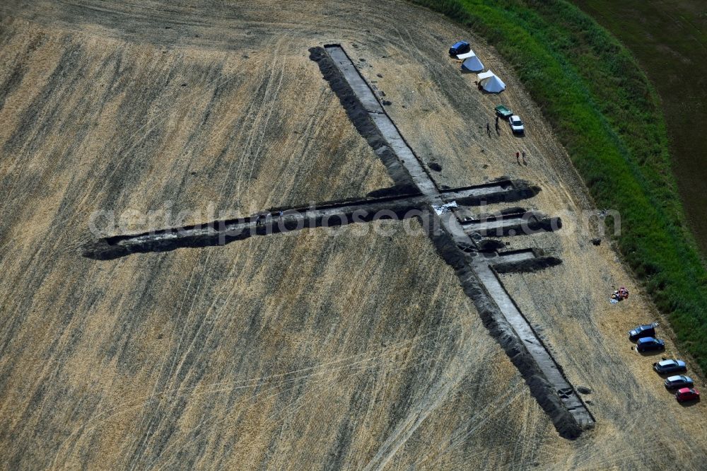 Aerial image Mittenwalde - Exposure of archaeological excavation sites on a field - Ueberreste slawischer Besiedlung in the district Ragow in Mittenwalde in the state Brandenburg, Germany
