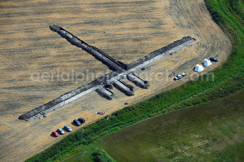 Aerial image Mittenwalde - Exposure of archaeological excavation sites on a field - Ueberreste slawischer Besiedlung in the district Ragow in Mittenwalde in the state Brandenburg, Germany