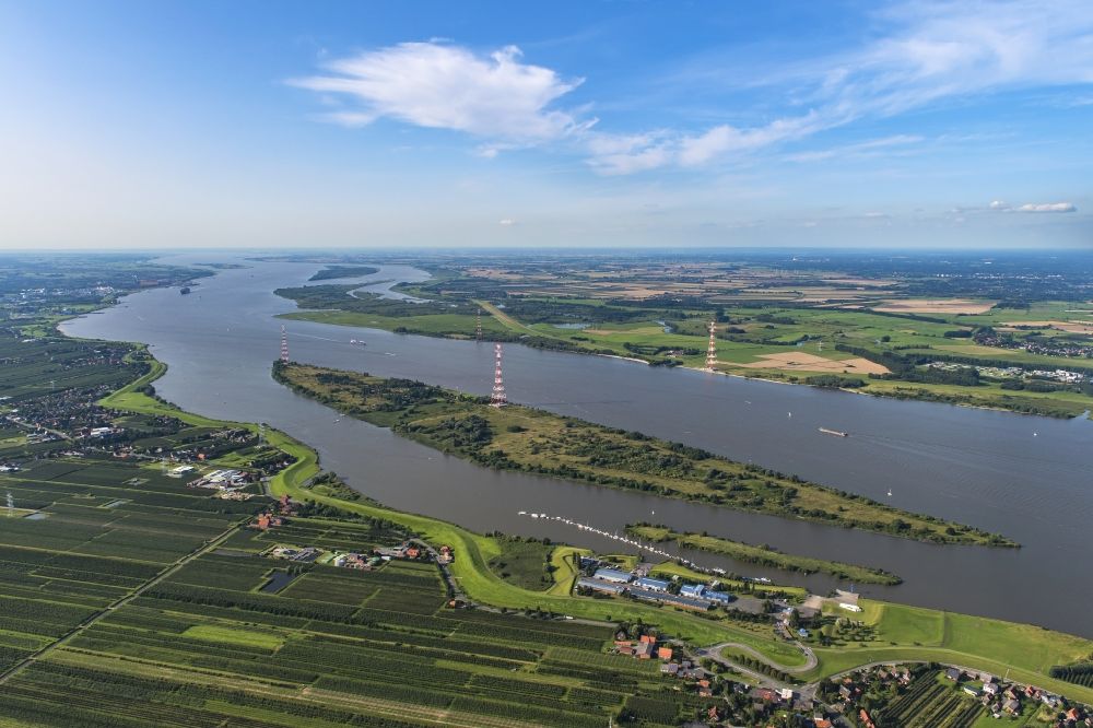 Aerial photograph Lühesand - Overhead line masts on the Luehesand in Gruenendeich in the state of Lower Saxony