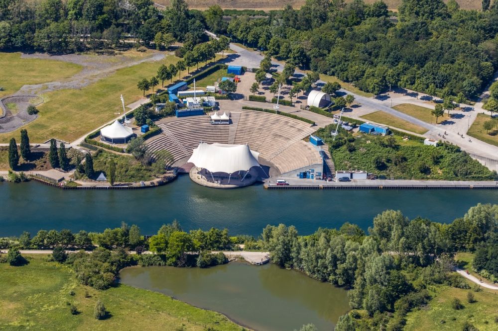 Aerial photograph Gelsenkirchen - Construction of the building of the open-air theater Amphitheater-Gelsenkirchen on Grothusstrasse on shore of river Rhein-Herne-Kanal in the district Horst in Gelsenkirchen in the state North Rhine-Westphalia, Germany