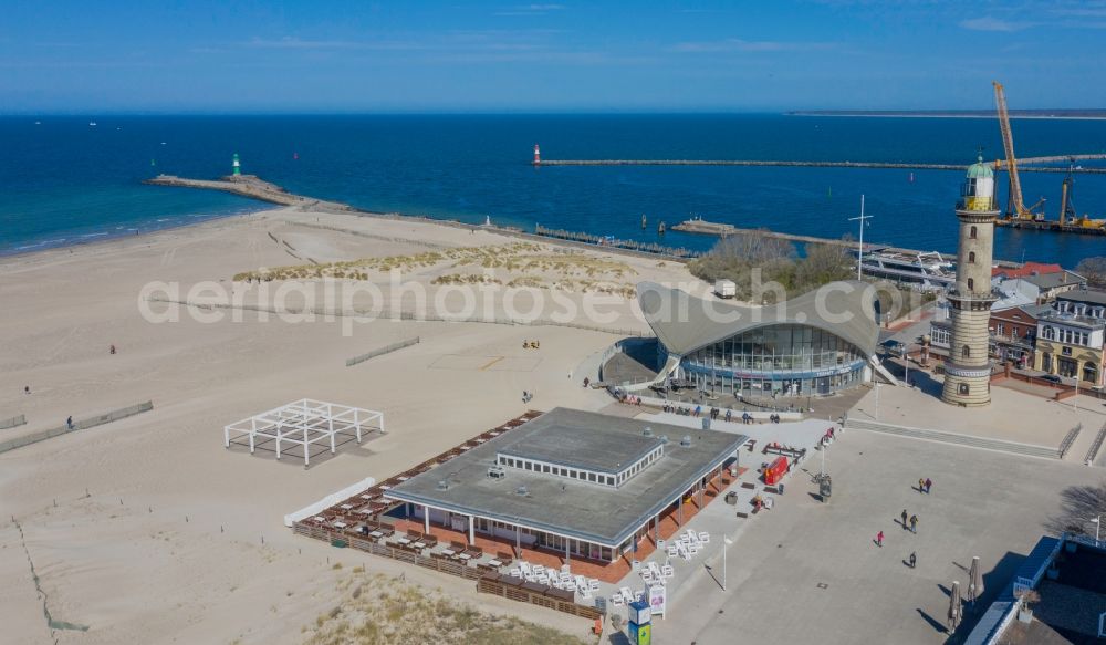 Aerial image Rostock - Tables and benches of open-air restaurants Gebaeude - Ensemble Leuchtturm - Teepott in the district Warnemuende in Rostock in the state Mecklenburg - Western Pomerania, Germany