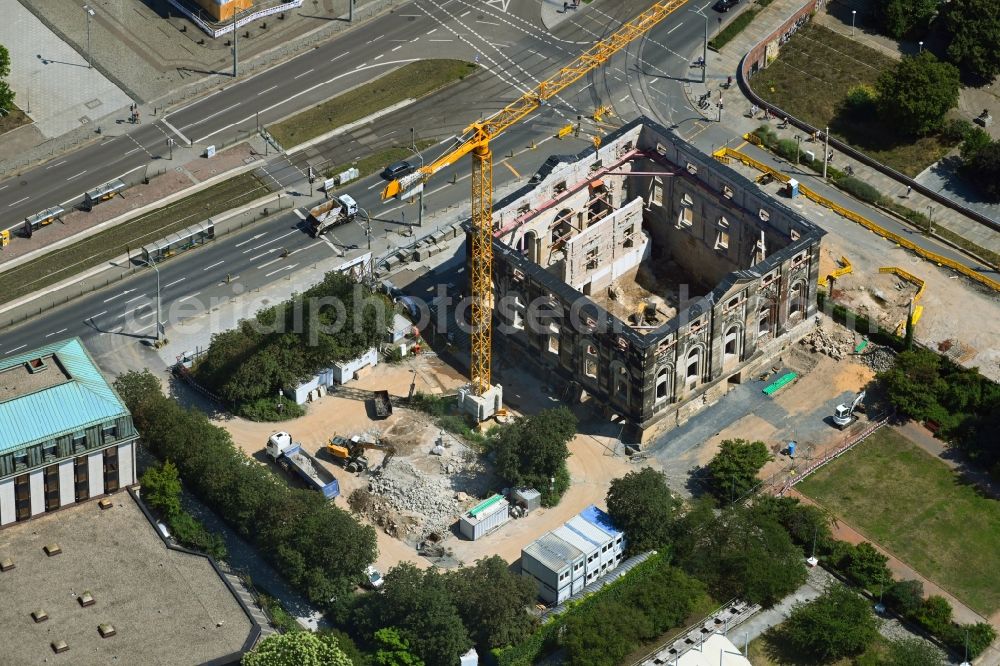 Dresden from the bird's eye view: Freestanding supported facade on the construction site for gutting and renovation and restoration of the historic building Blockhaus - Neustaedter Wache in the district Innere Neustadt in Dresden in the state Saxony, Germany
