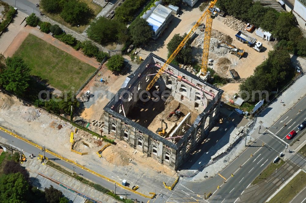 Dresden from the bird's eye view: Freestanding supported facade on the construction site for gutting and renovation and restoration of the historic building Blockhaus - Neustaedter Wache in the district Innere Neustadt in Dresden in the state Saxony, Germany