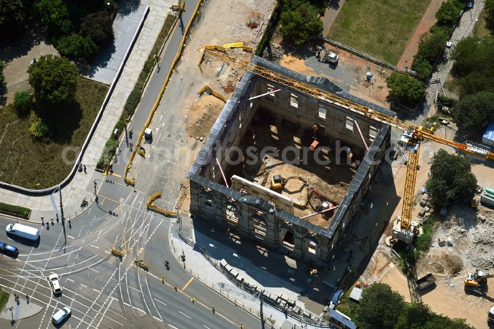 Aerial photograph Dresden - Freestanding supported facade on the construction site for gutting and renovation and restoration of the historic building Blockhaus - Neustaedter Wache in the district Innere Neustadt in Dresden in the state Saxony, Germany
