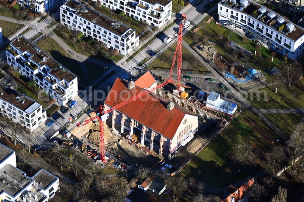 Aerial photograph München - Freestanding supported facade on the construction site for gutting and renovation and restoration of the historic building Heizwerk Schwabing on street Mildred-Scheel-Bogen in the district Schwabing in Munich in the state Bavaria, Germany