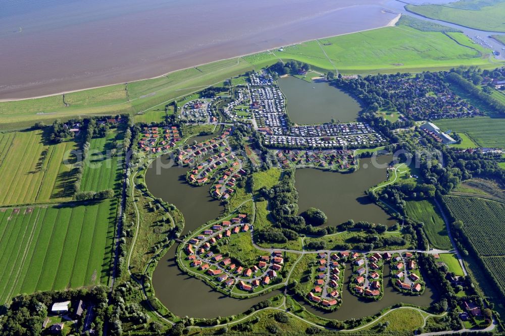 Aerial image Otterndorf - Leisure facility See Achtern Diek in Otterndorf-Norderteil in the state of Lower Saxony. Water and landscape park with holiday home area, camping and freshwater lakes