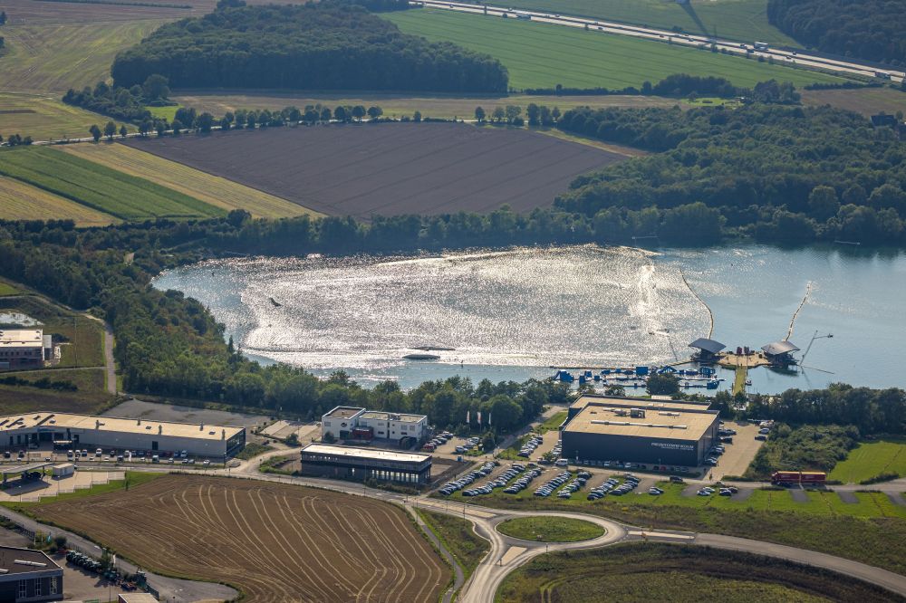 Aerial image Beckum - Leisure facility with a water ski cable car Park am Tuttenbrocksee in Beckum in the federal state of North Rhine-Westphalia, Germany