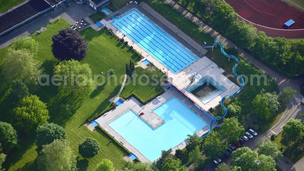 Remagen from the bird's eye view: Leisure pool in Remagen in Remagen in the state Rhineland-Palatinate, Germany