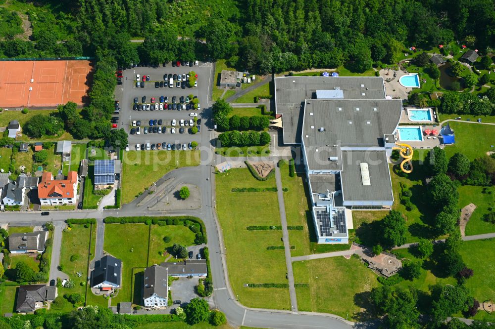 Aerial image Arnsberg - Thermal bath and swimming pool at the outdoor pool of the leisure facility NASS - Freizeitbad Arnsberg with the sports center Grosse Wiese in Arnsberg in the Sauerland in the state North Rhine-Westphalia, Germany