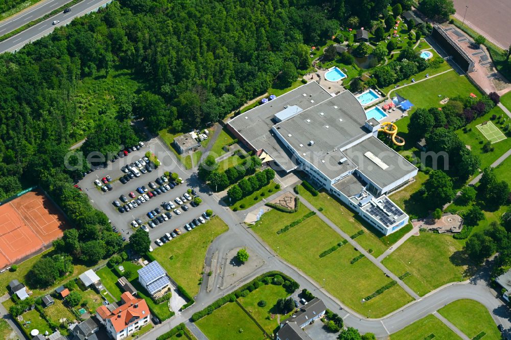 Aerial image Arnsberg - Thermal bath and swimming pool at the outdoor pool of the leisure facility NASS - Freizeitbad Arnsberg with the sports center Grosse Wiese in Arnsberg in the Sauerland in the state North Rhine-Westphalia, Germany