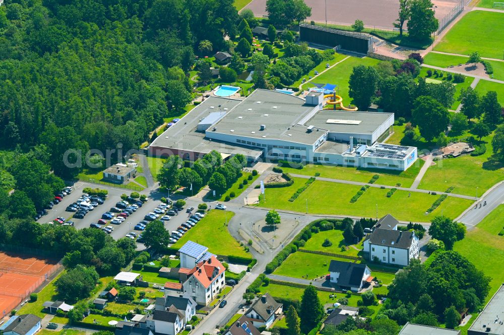 Arnsberg from the bird's eye view: Thermal bath and swimming pool at the outdoor pool of the leisure facility NASS - Freizeitbad Arnsberg with the sports center Grosse Wiese in Arnsberg in the Sauerland in the state North Rhine-Westphalia, Germany