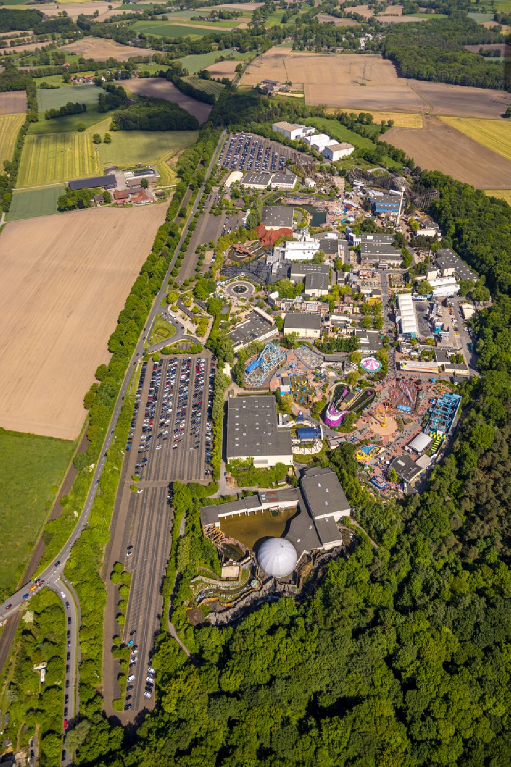 Feldhausen from the bird's eye view: Fun Park Movie Park Germany in Feldhausen in the state of North Rhine-Westphalia. The movie and film themed fun park is closed for the winter