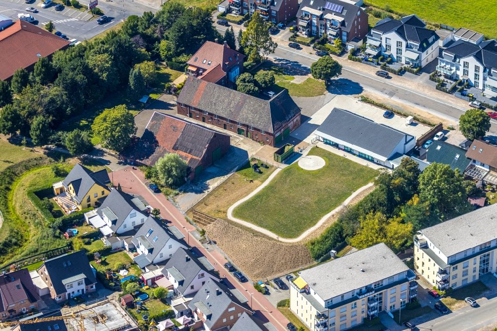 Bottrop from the bird's eye view: Leisure Centre of the children's and youth center on the site of the former Spargelhof Beckmann on Hackfurthstrasse in the district Kirchhellen in Bottrop in the state North Rhine-Westphalia, Germany