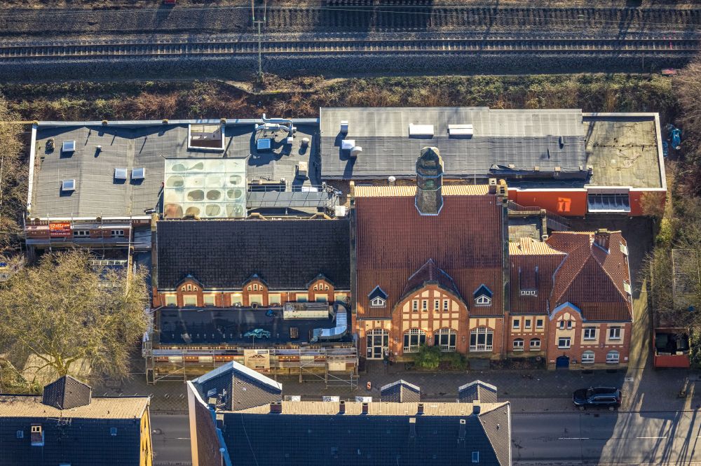 Aerial photograph Bochum - Building of the cinema - movie theater Endstation Kino in the building of the former station Bahnhof Langendreer beneath the road Wallbaumweg in Bochum in the state North Rhine-Westphalia