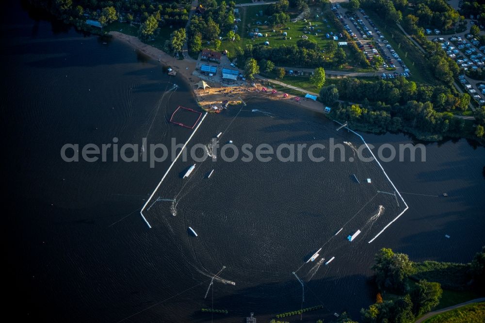 Absberg from the bird's eye view: Leisure center of water skiing - racetrack Wakepark Brombachsee on island Badehalbinsel in Absberg in the state Bavaria, Germany