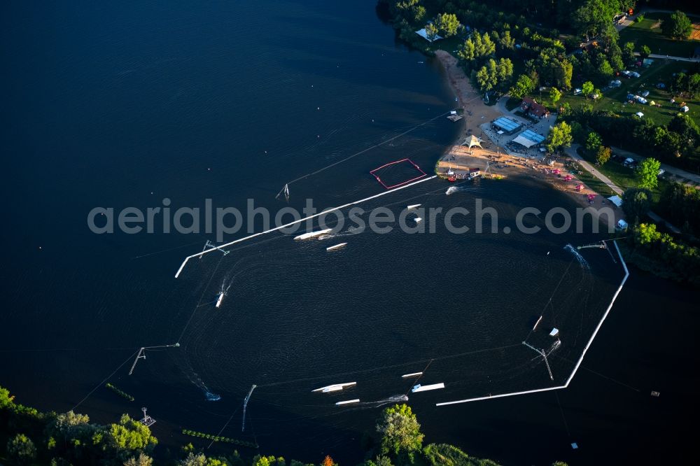 Aerial photograph Absberg - Leisure center of water skiing - racetrack Wakepark Brombachsee on island Badehalbinsel in Absberg in the state Bavaria, Germany