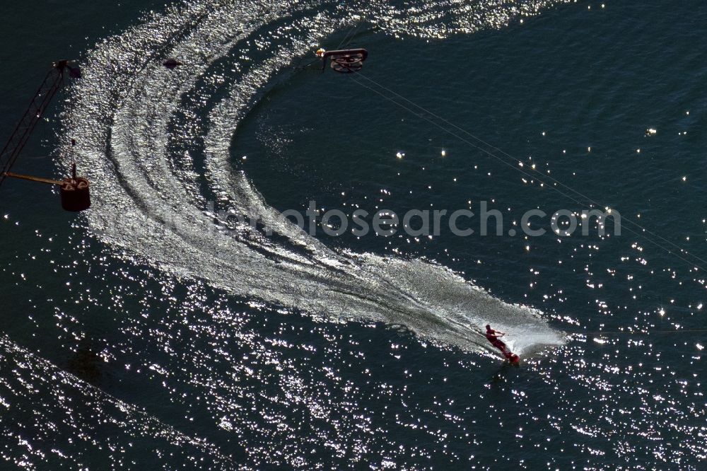 Aerial photograph Erfurt - Leisure center of water skiing - racetrack Freizeit- and Erholungspark Nordstrand in Erfurt in the state Thuringia, Germany