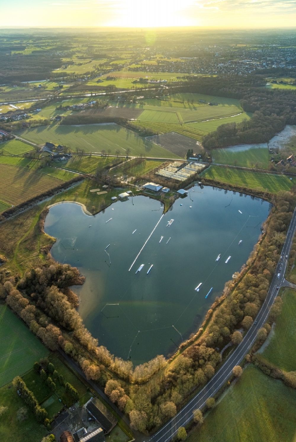 Hamm from the bird's eye view: Leisure center of water skiing - racetrack in Hamm in the state North Rhine-Westphalia