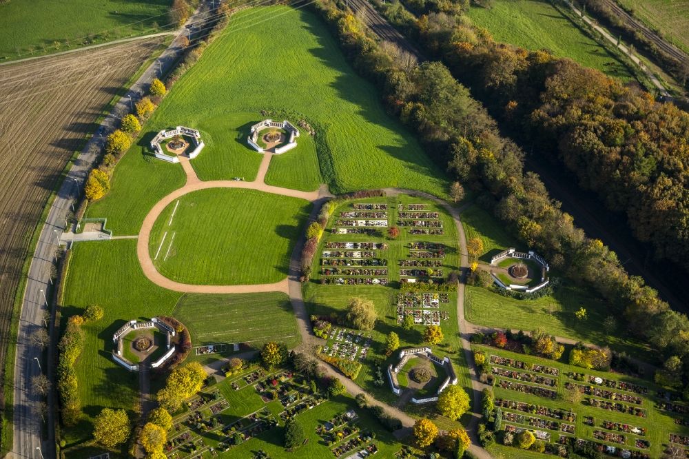 Aerial image Gevelsberg - Grounds of the cemetery at the Berchemallee with stealing graves for urn burials in Gevelsberg in the state of North Rhine-Westphalia