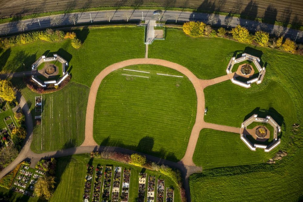 Aerial photograph Gevelsberg - Grounds of the cemetery at the Berchemallee with stealing graves for urn burials in Gevelsberg in the state of North Rhine-Westphalia