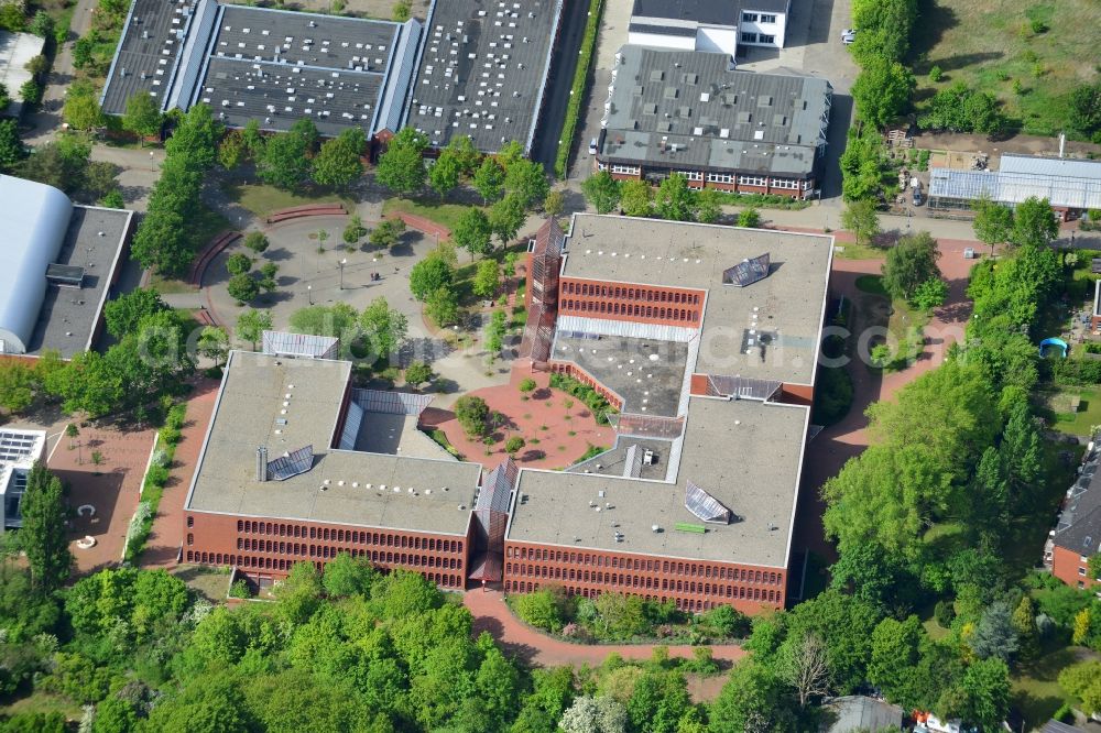 Aerial image Lübeck - Friedrich-List-School in the St.Lorenz North part of Luebeck in the state of Schleswig-Holstein. The economic and Europe school with the red facade is surrounded by trees and includes a new building
