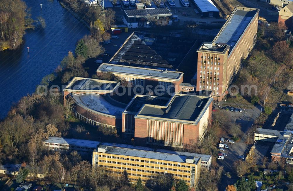 Aerial image Berlin - The radio station in Berlin Treptow-Koepenick Nalepastrasse. The radio station was built in the 1950s on the River Spree and served until the turn as a broadcast center for all national GDR radio station. Since 2007, the building used again, providing recording studios, Bürofläschen, rehearsal rooms and meeting rooms to rent