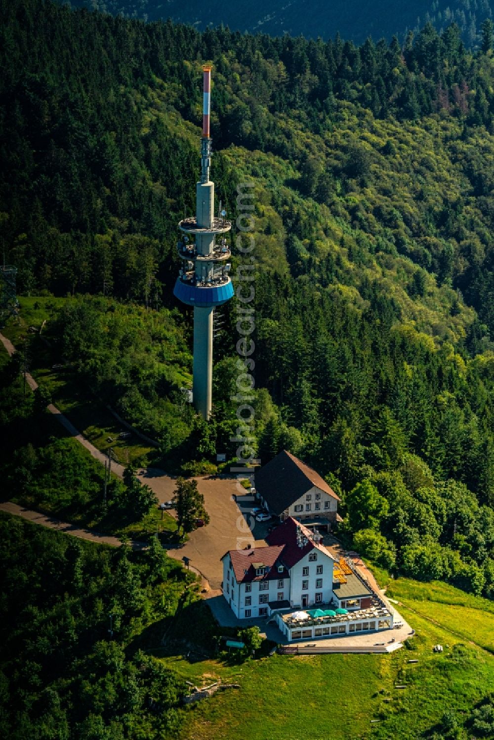Badenweiler from the bird's eye view: Funkturm and transmission system as basic network transmitter Hoch Blauen in Schliengen in the state Baden-Wurttemberg, Germany