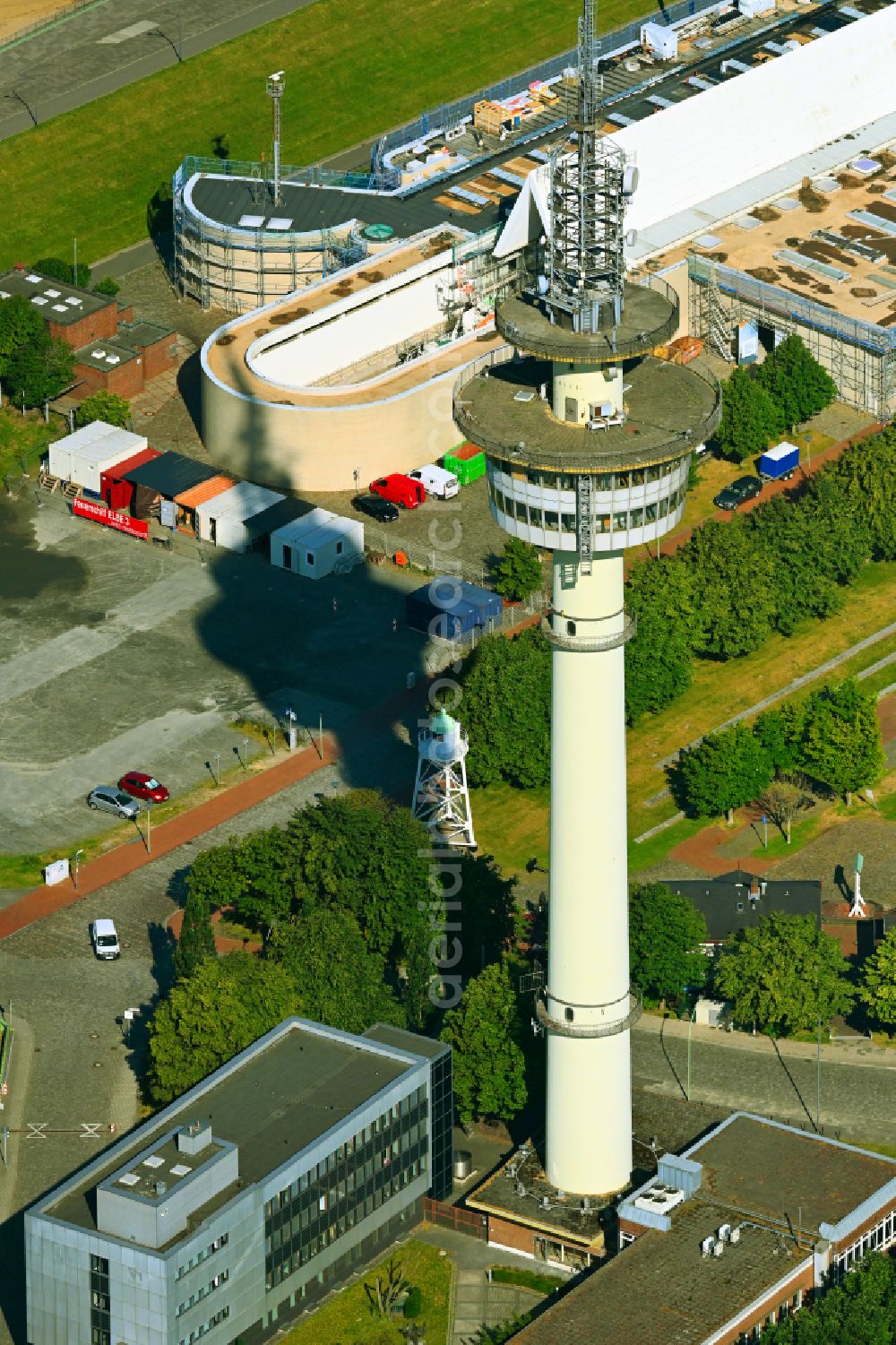 Aerial image Bremerhaven - Funkturm and transmission system as basic network transmitter - Richtfunkturm on street Am Alten Vorhafen in Bremerhaven in the state Bremen, Germany