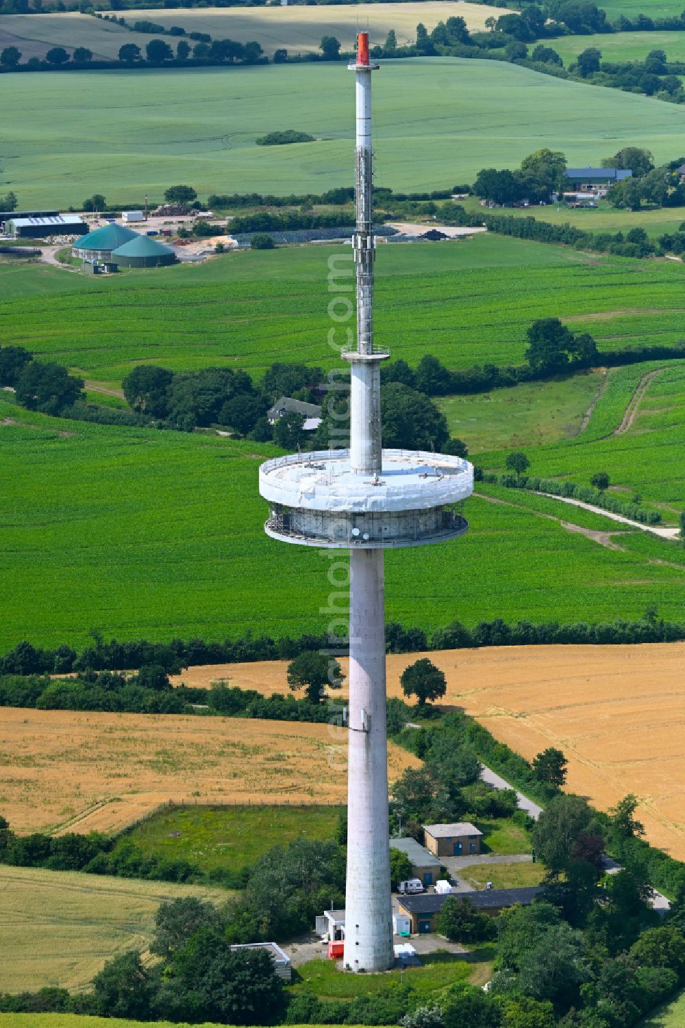 Aerial image Kleinwolstrup - Funkturm and transmission system as basic network transmitter Sendeturm Freienwill on street Am Sender in Kleinwolstrup in the state Schleswig-Holstein, Germany