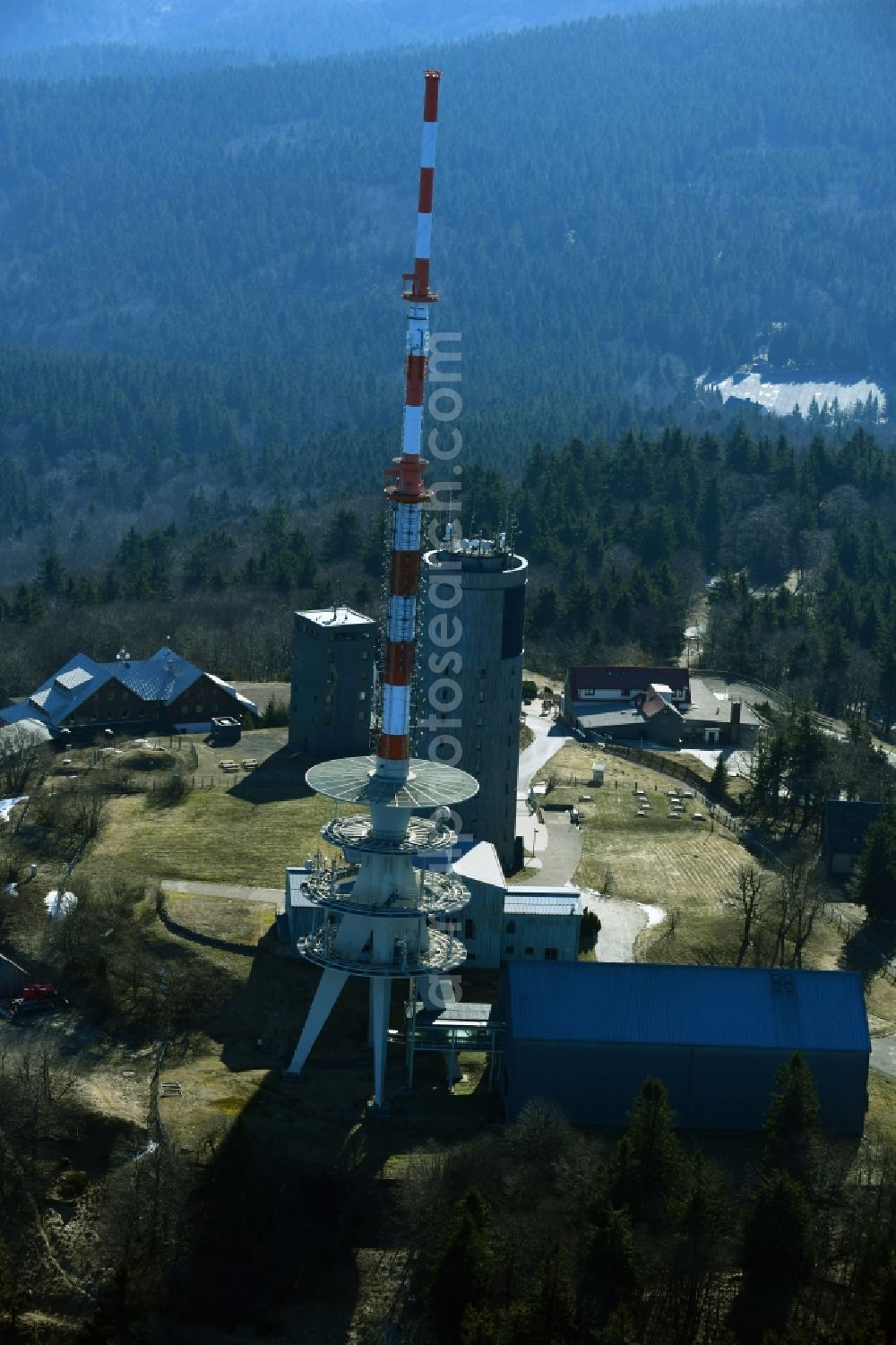 Aerial photograph Kurort Brotterode - Radio tower and transmitter on the crest of the mountain range Grosser Inselsberg in Kurort Brotterode in the state Thuringia, Germany